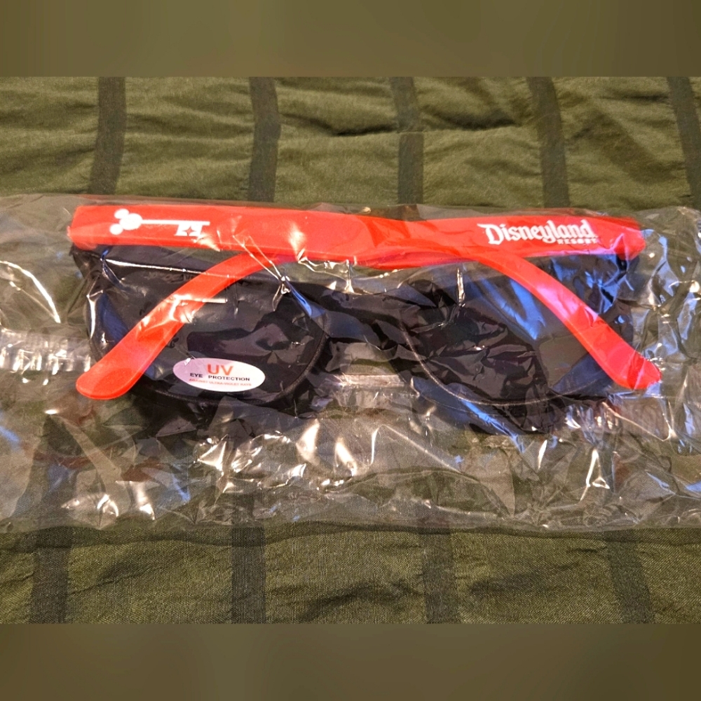 Disneyland Parks Magic Key Sunglasses NEW